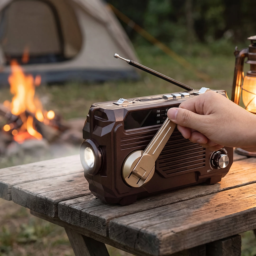 Emergency Radio With Built-In Power Bank Hand Crank And Solar Charging - hero