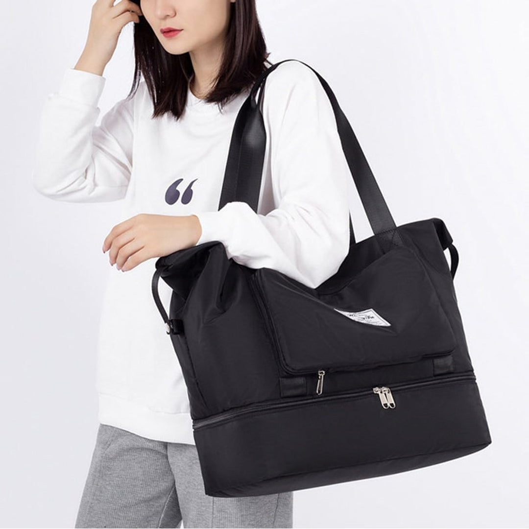 Foldable Travel Bag with Secure Shoulder Design and Waterproof - Image 2