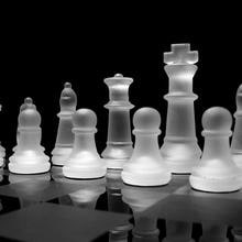 Glass Chess Set With Felted Pieces And Scratch-Resistant Board - Image 3