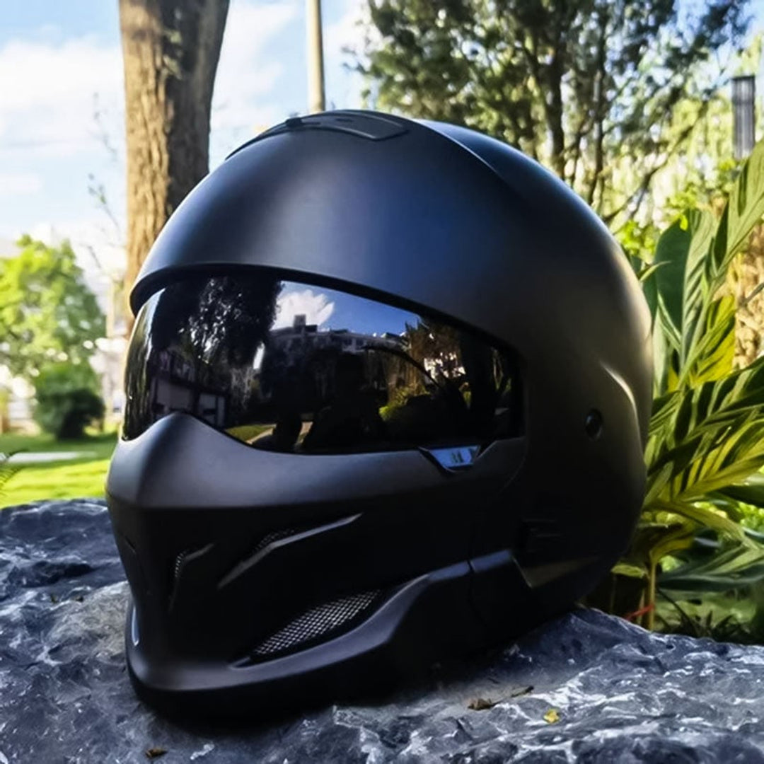 Motorcycle Helmet with Secure Full-Face Design and Visor - Image 5